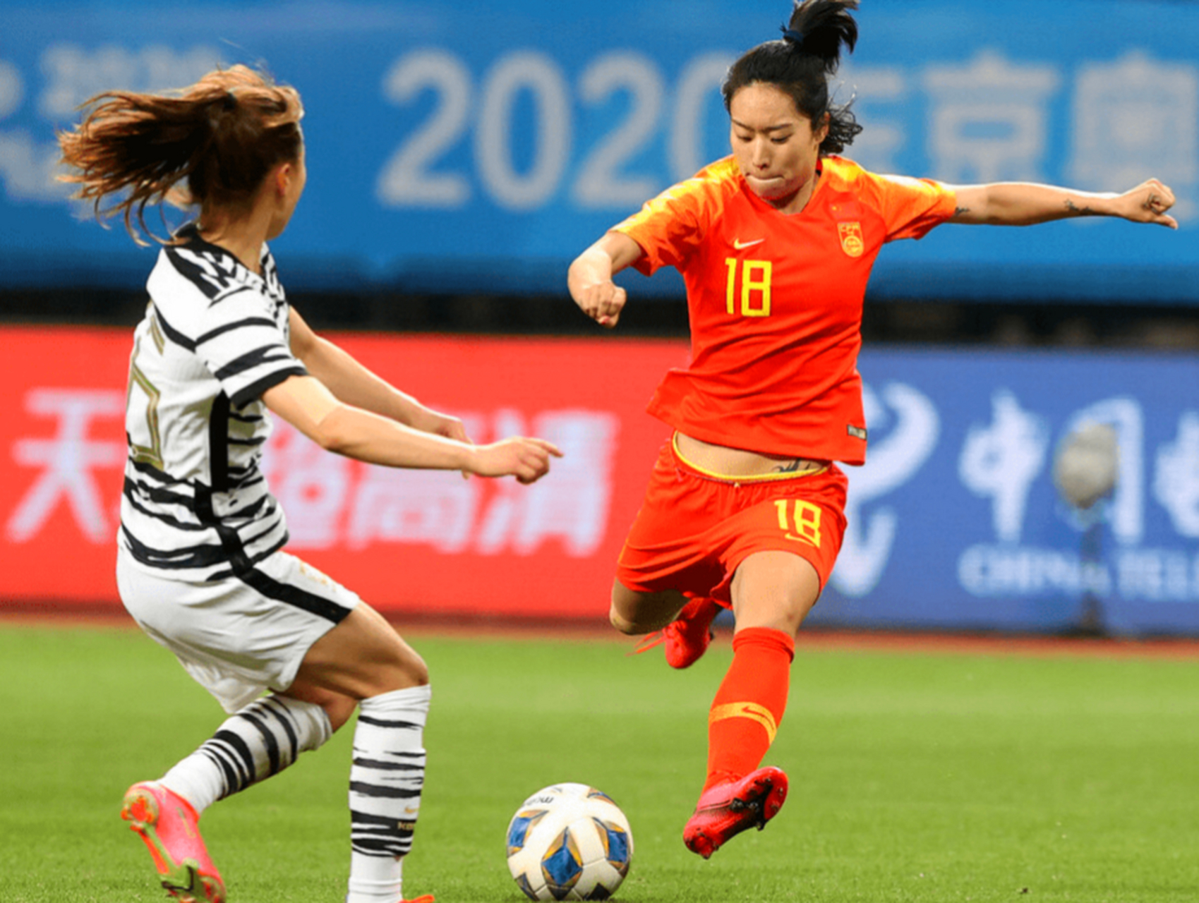 精彩进球集锦，球员绽放华丽脚法